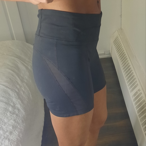 Lole Biker shorts with Mesh insert - Picture 2 of 6